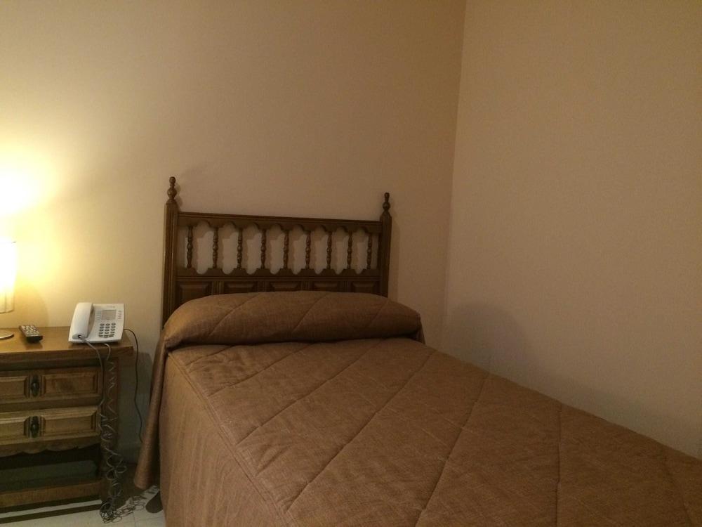 Hostal Aeropuerto Madrid Luaran gambar