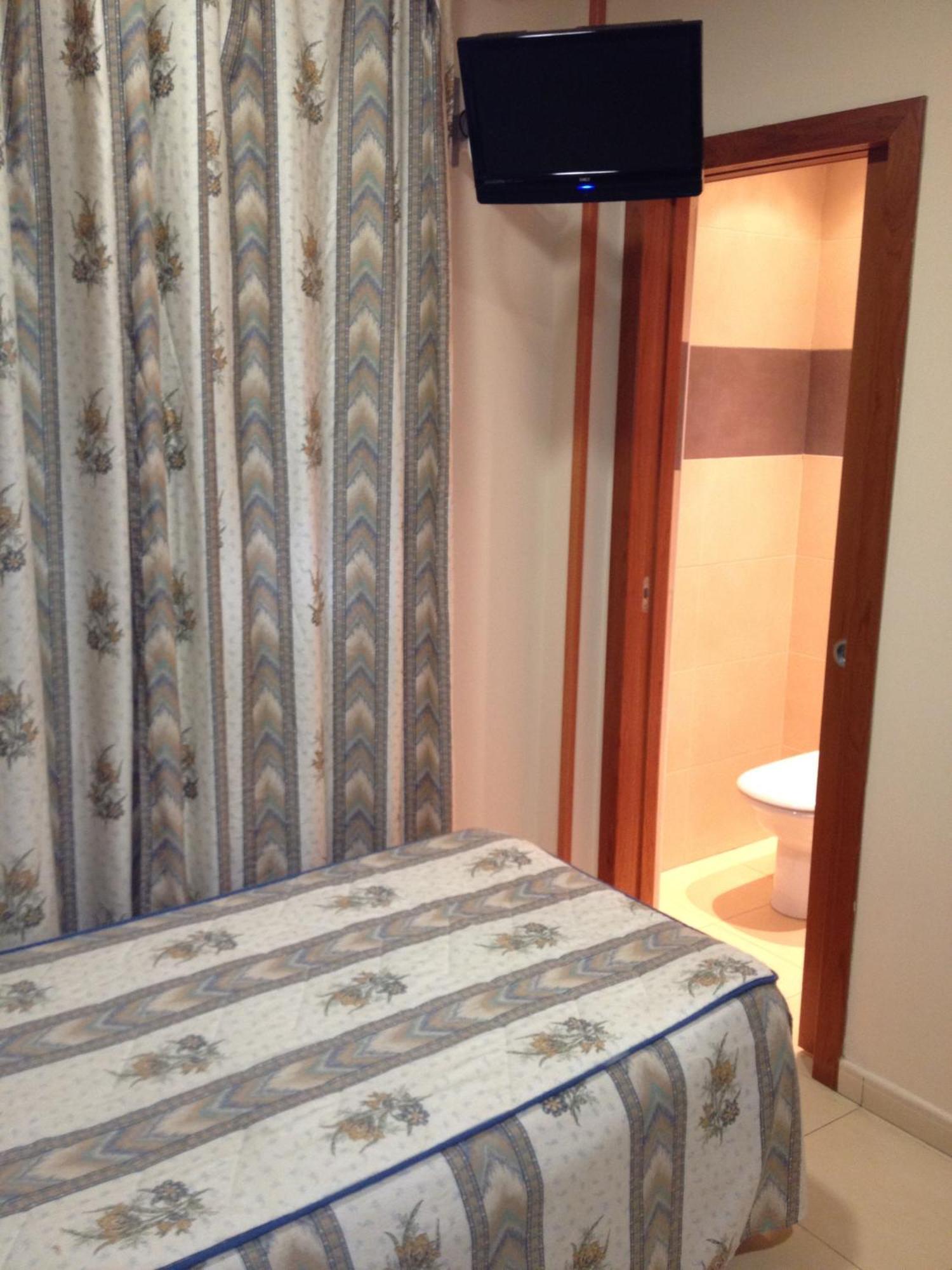 Hostal Aeropuerto Madrid Luaran gambar
